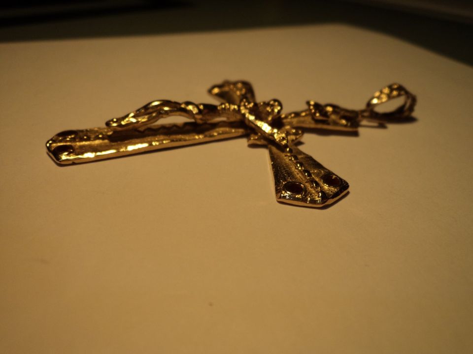 Goldenes Kreuz Acht Rubine,750 er,Gold,Rubine,18 Karat,Anhänger in Nidda