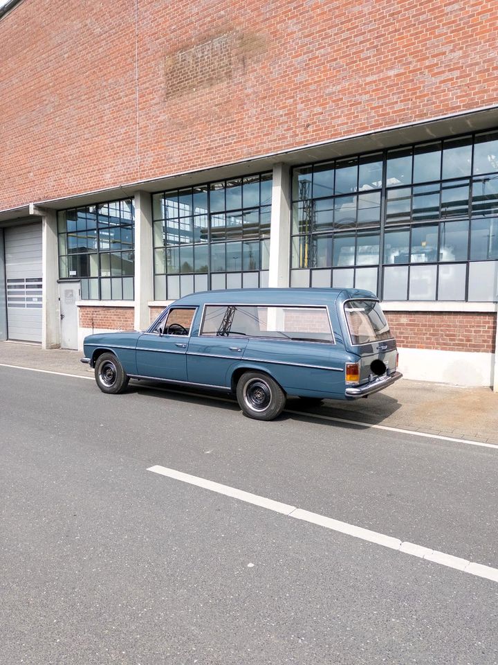 Mercedes W115 /8 220D Leichenwagen Bestatter restauriertes Unikat in Düsseldorf