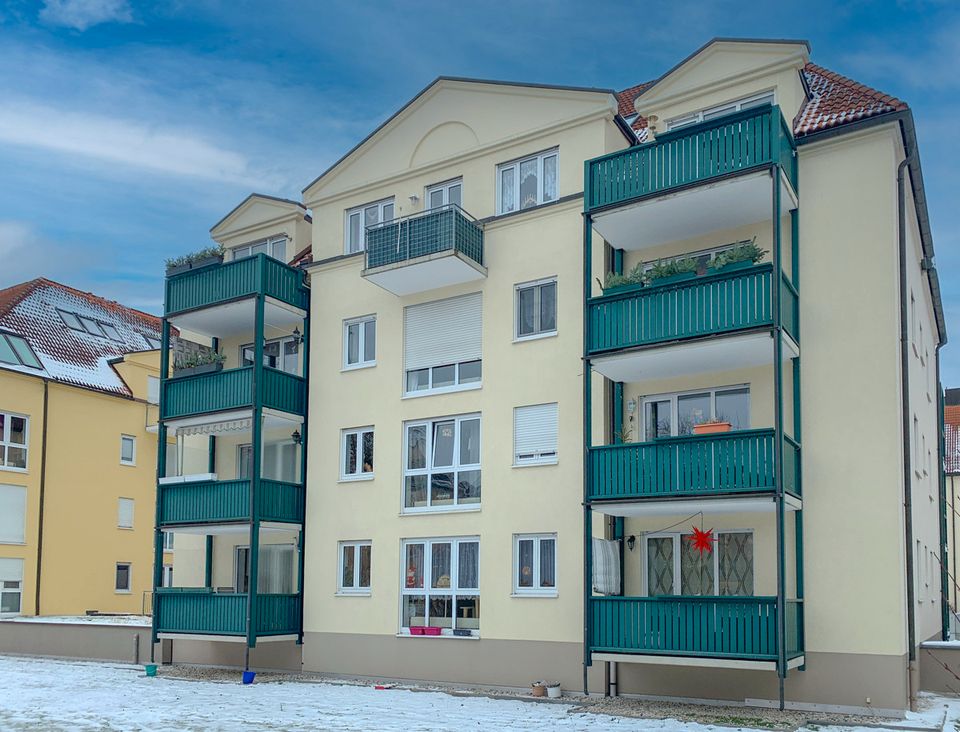 Lindenpark in Dresden-Laubegast: Ruhige Drei-Zimmer-Wohnung mit Balkon in direkter Elbnähe in Dresden