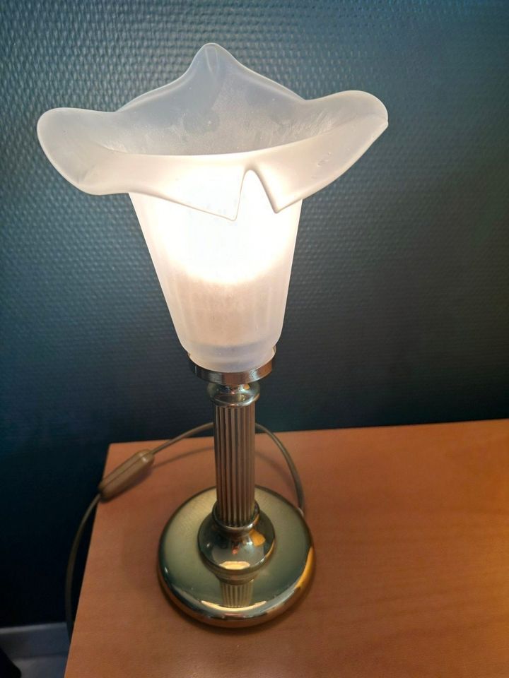 Tischlampe Tischleuchte Glas-Calla-Blüte Messingfuß in Neu Ulm