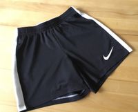 Nike kurze Sporthose Fussballhose Dry-fit Gr. 128-137 Wandsbek - Hamburg Volksdorf Vorschau