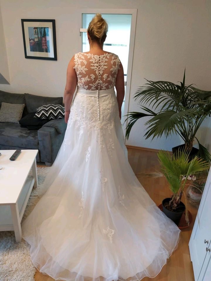 Hochzeitskleid XL in Balve