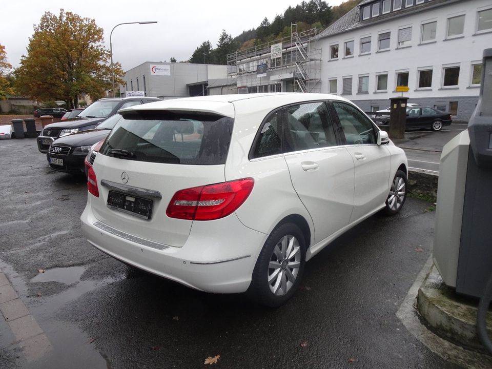 Mercedes B 180  TOP Zustand + wenig KM - Echte Gelegenheit in Hochstetten-Dhaun