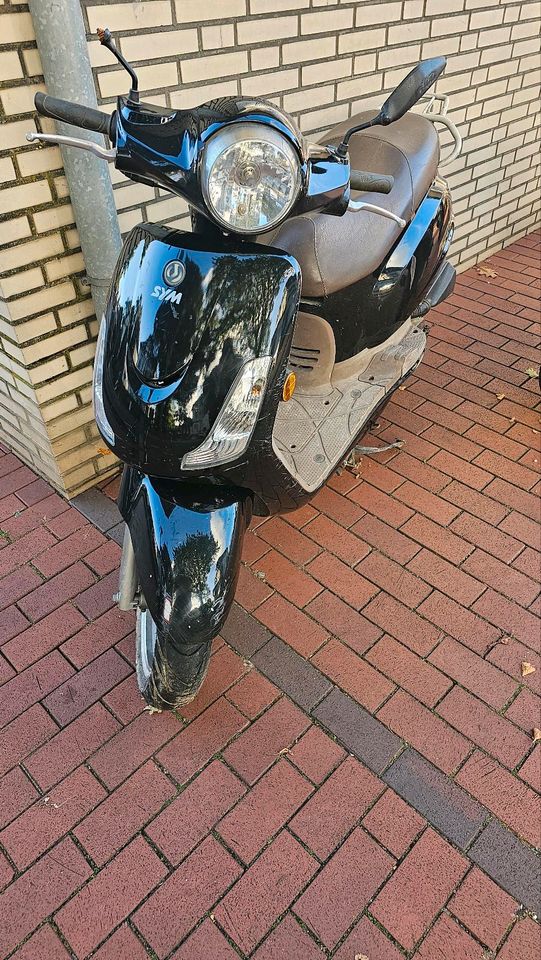 Roller 50 ccm  erst 4800 km  Vespa Piaggio Optik in Hohenlockstedt