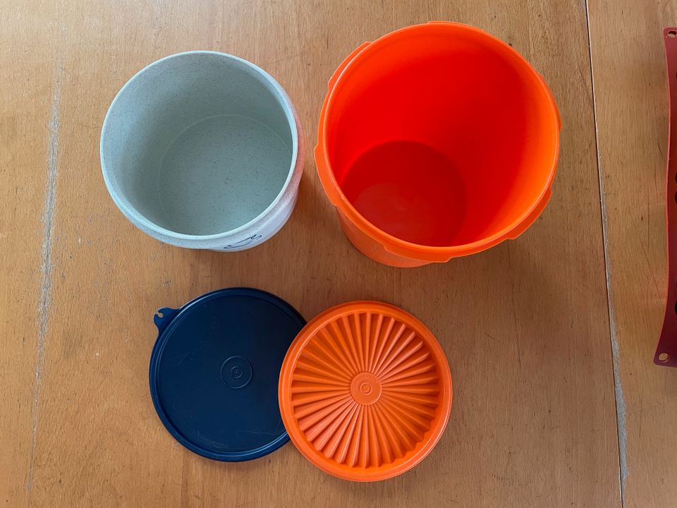 Tupperware Dosen Boxen orange und weiß/blau in Schwarzach b. Nabburg