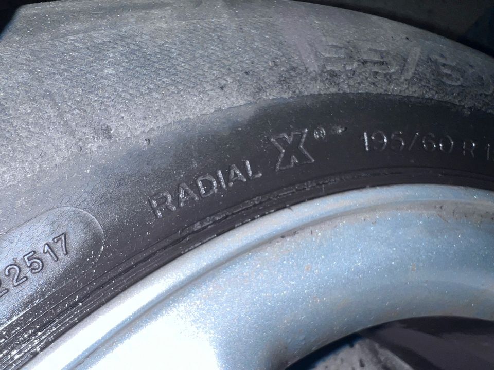 Opel Astra Felgen Michelin radial  x 195/ 60R15 in Stuttgart