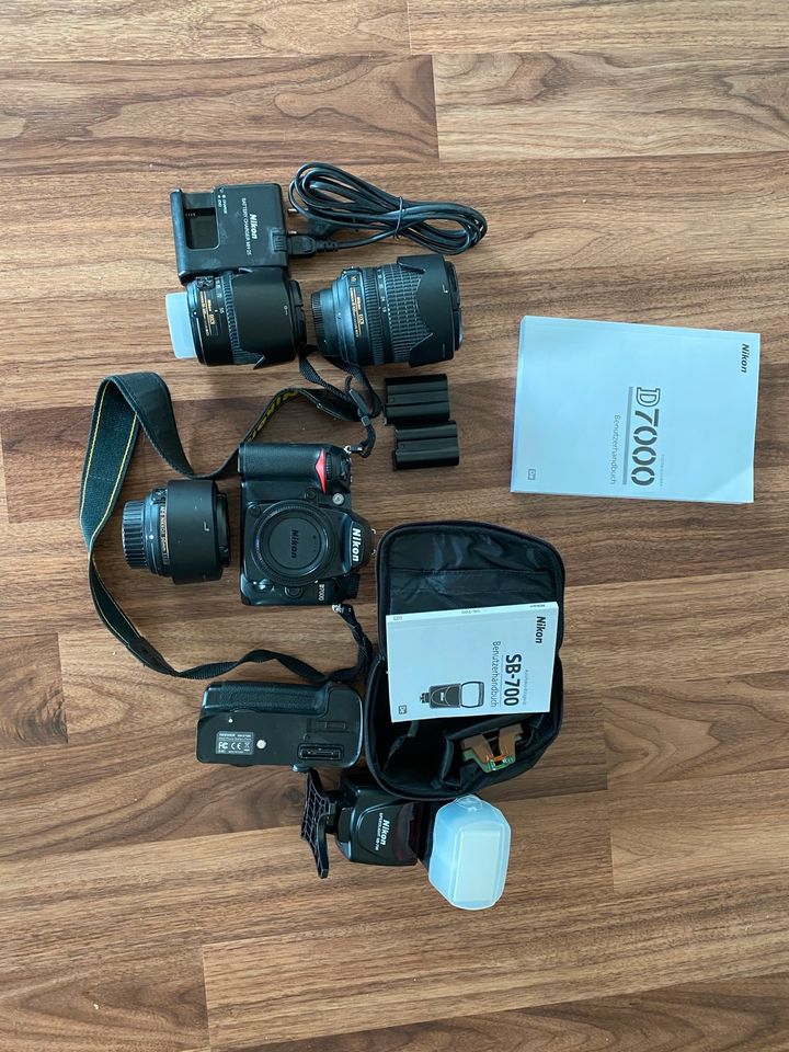 Nikon D7000/ Spiegelreflexkamera/ Objektive/ Blitz/ Komplettset in Waldbüttelbrunn