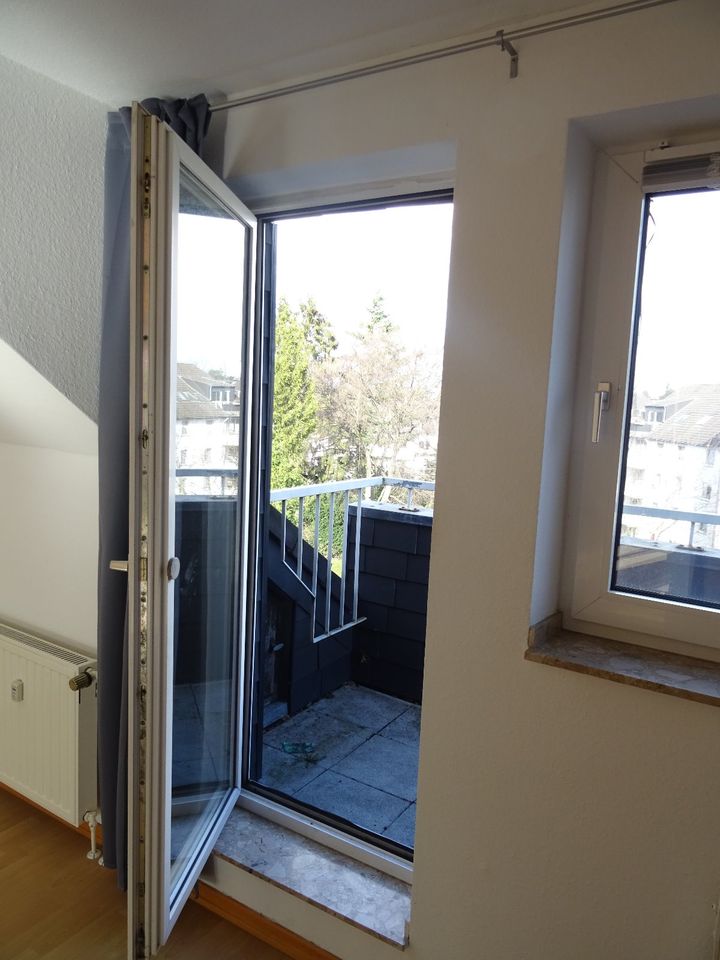 Tolle Dachgeschosswohnung mit zwei Balkonen in Düren