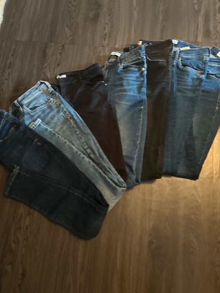 Marken Jeans packet 7 Stück passen auf Gr S (26/30/32) in Velbert