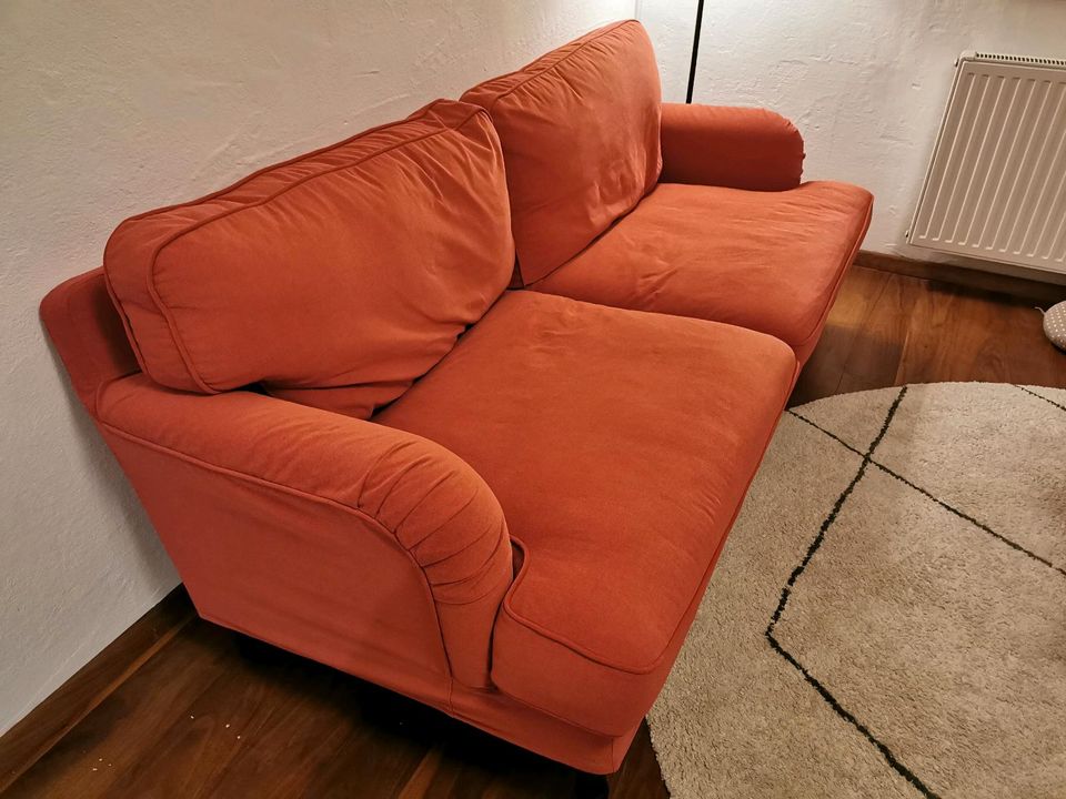 Sofa Couch Dreisitzer Stocksund rot grau in Geltendorf