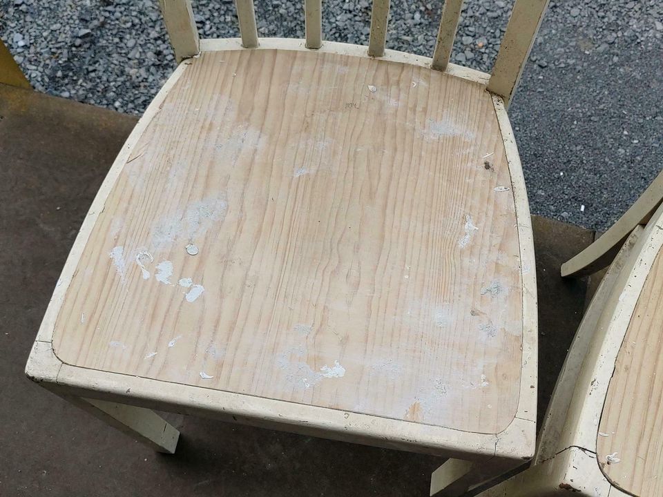 2 alte Holzstühle Stühle zum restaurieren oder zur Deko Shabby in Gemmingen