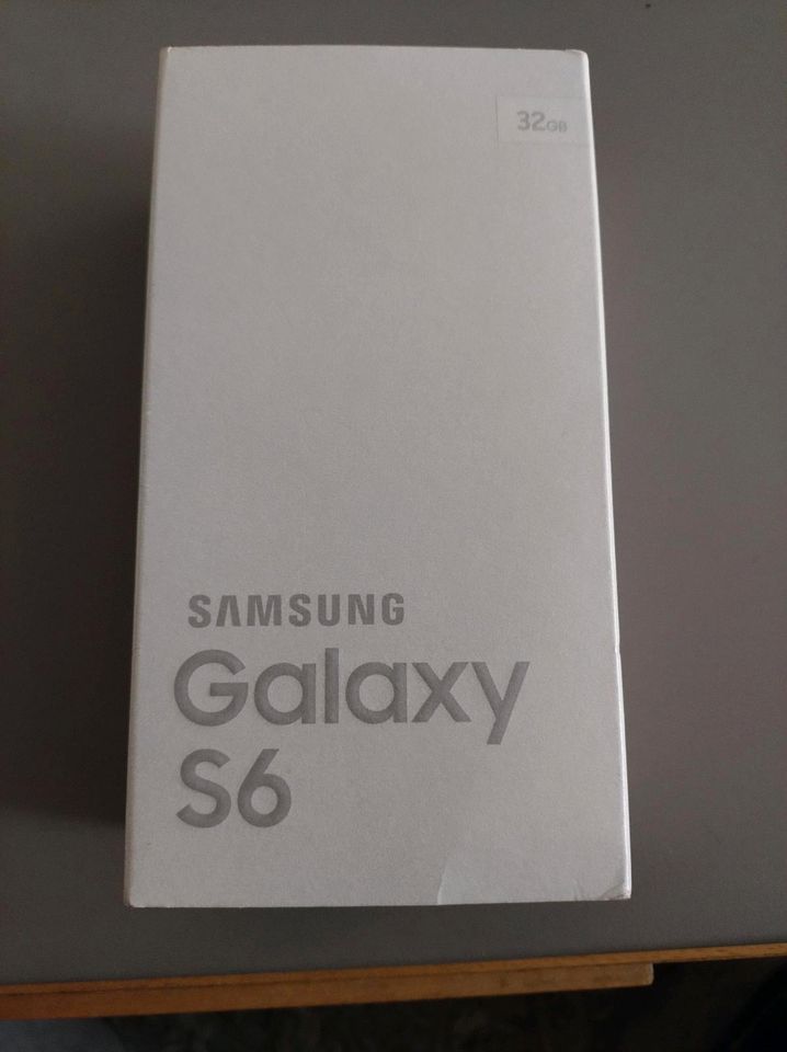 Smartphone Samsung Galaxy S6 weiß inkl Zubehör in Sarstedt