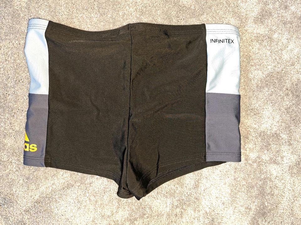 ADIDAS Badehose Gr. 134 140 in München