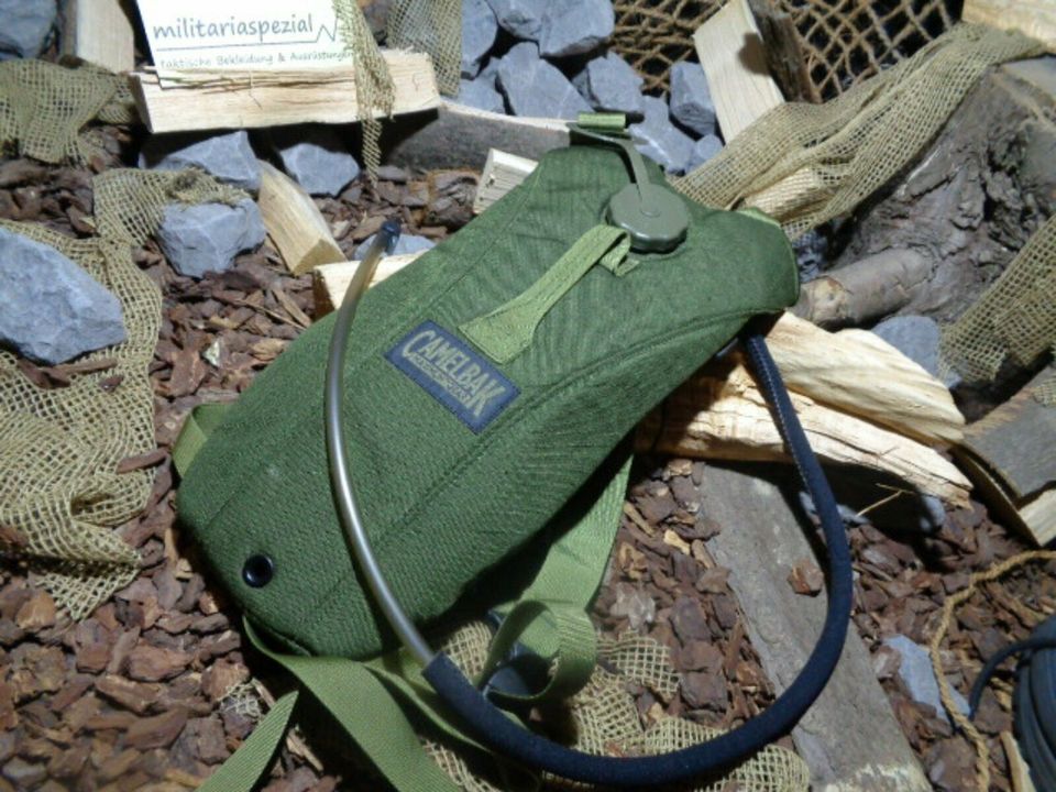 CAMELBAK Trinkrucksack Thermobak 3 Liter Blattgrün neuwertig in Herzogenrath