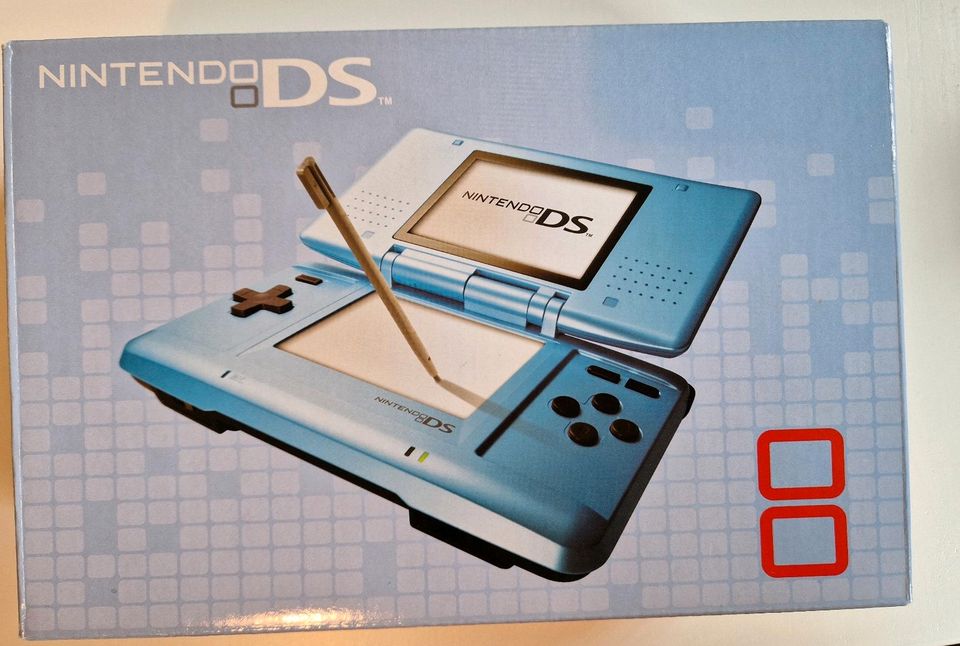 Nintendo DS - blau in Nintendogs OVP in Potsdam