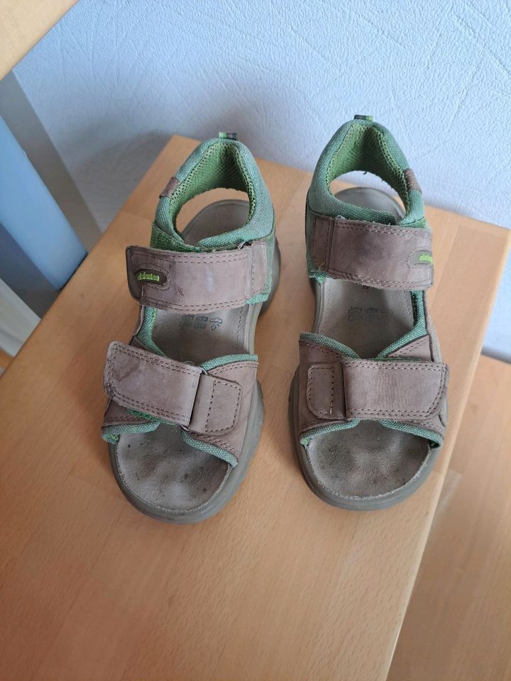 Sandalen von Elefanten, Größe 32 in Ahaus