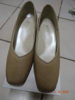 Schuh, Pumps, beige, Leder, bequem,Gr.4 1/2,W:H, Nordrhein-Westfalen - Solingen Vorschau
