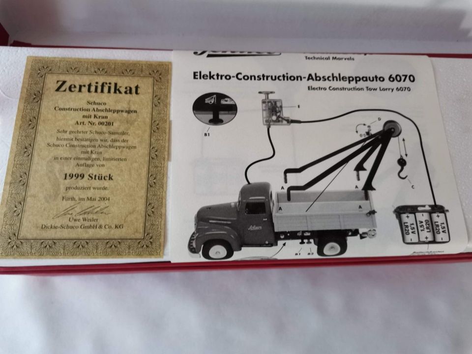 Schuco 1:18 Elektro-Construktion-Abschleppwagen 6070 in Merchweiler