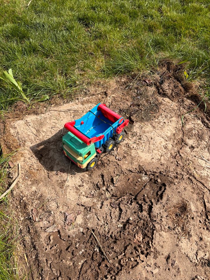 Spielzeug Lkw Gartenspielzeug Sandspielzeug in Waldsassen