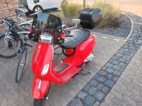 Vespa S50 Bj. 2008 Piaggio viel Zubehör Roller rot Hessen - Darmstadt Vorschau