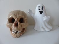 Halloween Deko, Keramik Schädel ca. 12,5 cm  und Gespenst Nordrhein-Westfalen - Wermelskirchen Vorschau