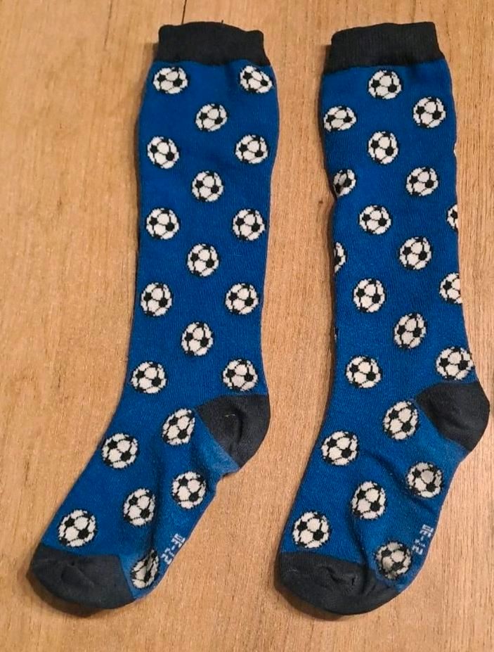 Jungen Strümpfe Socken Fußball Gr. 27-30 in St Gangloff