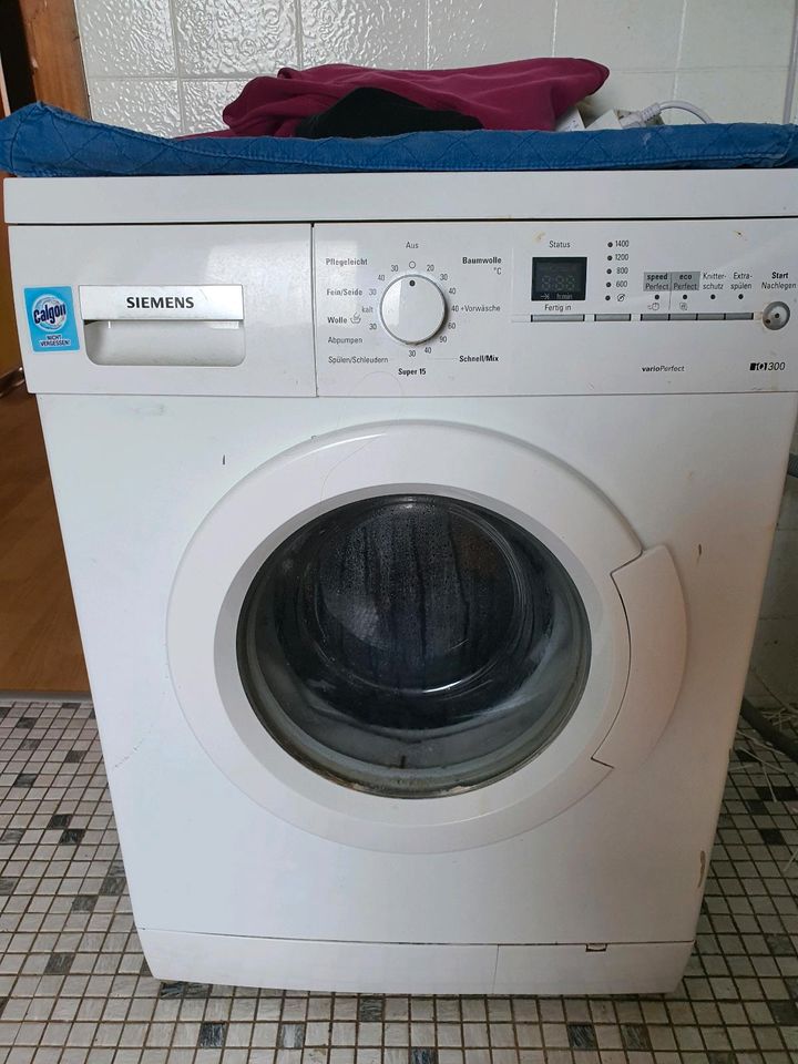 Defekte Waschmaschine zu verkaufen mit neuem eingebautem Motor in Twistetal