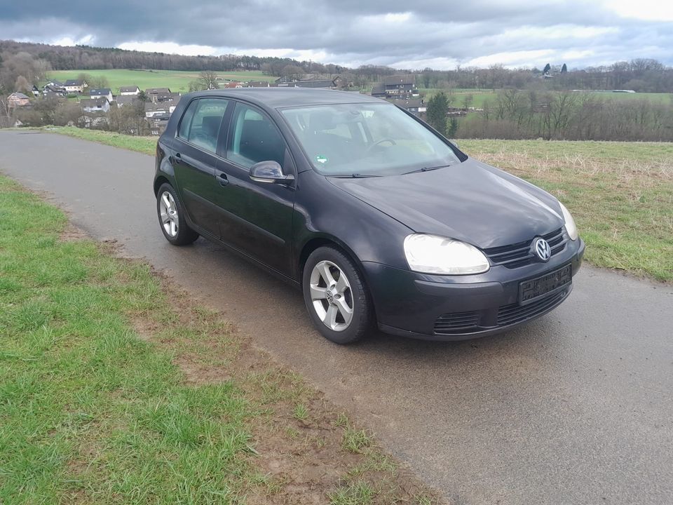 Volkswagen Golf 1.6  Benzin in Wiehl