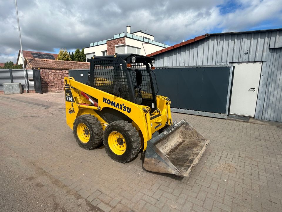 Komatsu SK714 Kompaktlader Radlader Lader Bobcat in Harthausen