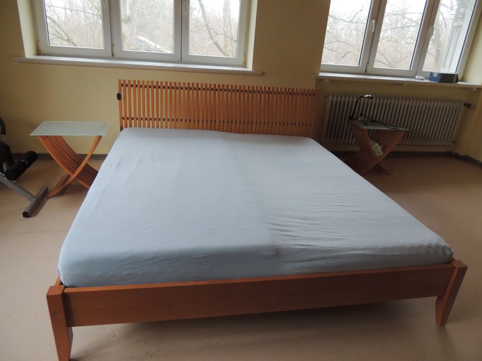 IKEA Bett 200x180cm, guter Zustand, gute Bett 1 de Matratze in Wennigsen