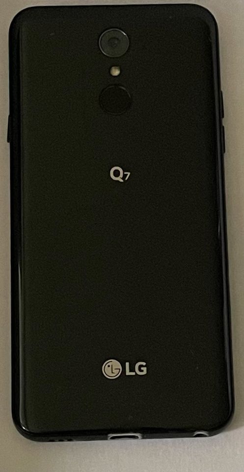 LG Q7 Q610EM 32GB schwarz Smartphone guter Zustand in Krefeld