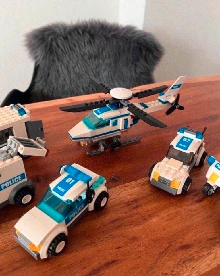 XXL Polizei-Set von LEGO mit Hubschrauber, Fahrzeugen & Figuren in Hamburg
