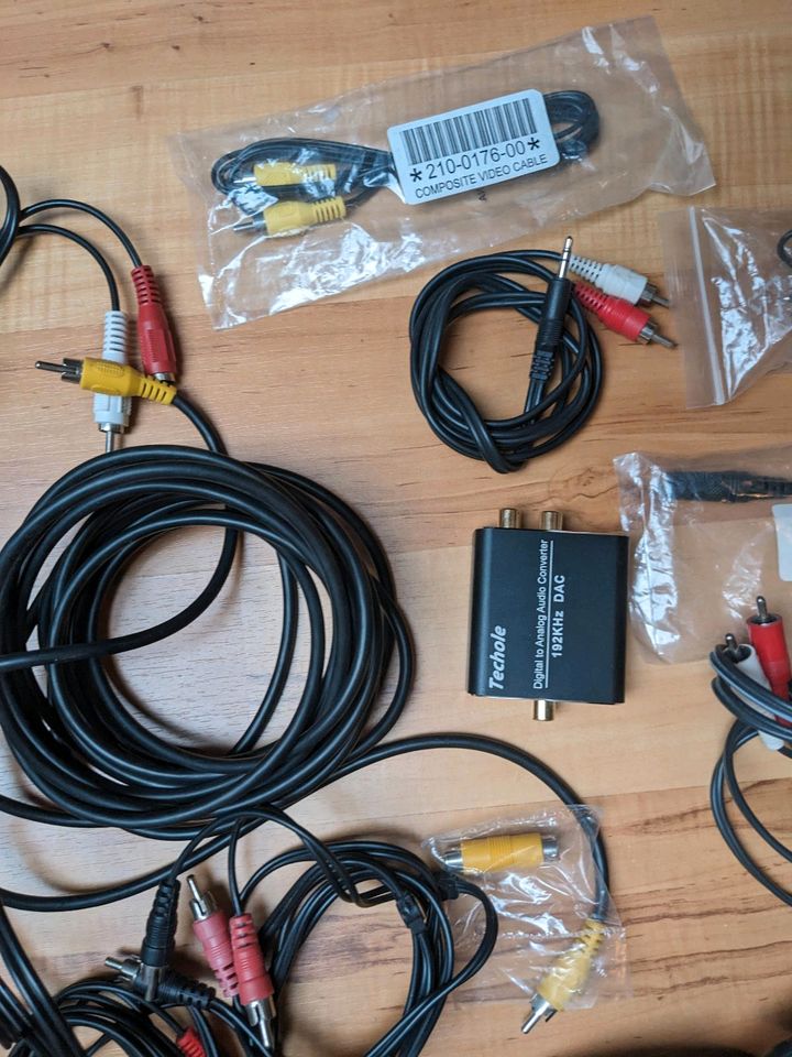 Konvolut AV Kabel, Adapter, Konverter in Kriftel