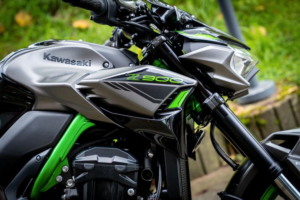Kawasaki Z900 Naked Bike Motorrad NEU 2024 (4 Jahre Garantie) in Lörrach