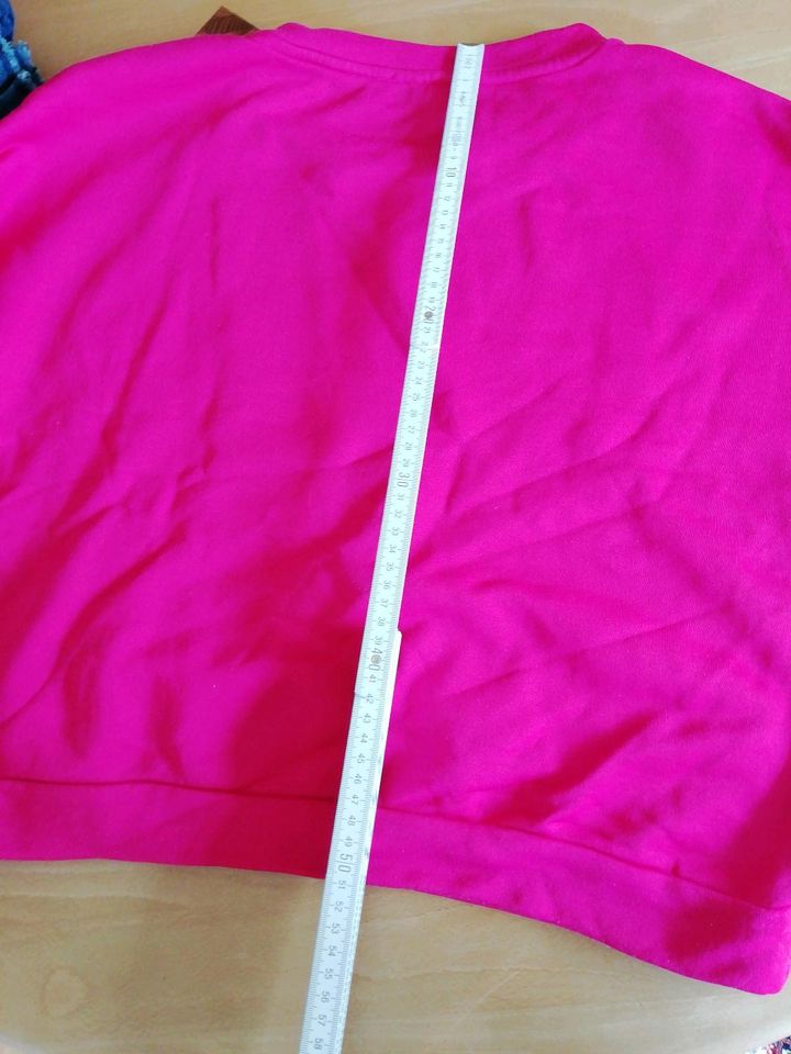 Pullover: Sweat, pink VON Guess in Gr. M in Wenden