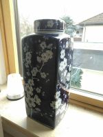 Vase aus Keramik mit Deckel im chinesischen Stil, weiß/blau Leipzig - Leipzig, Zentrum-Nord Vorschau