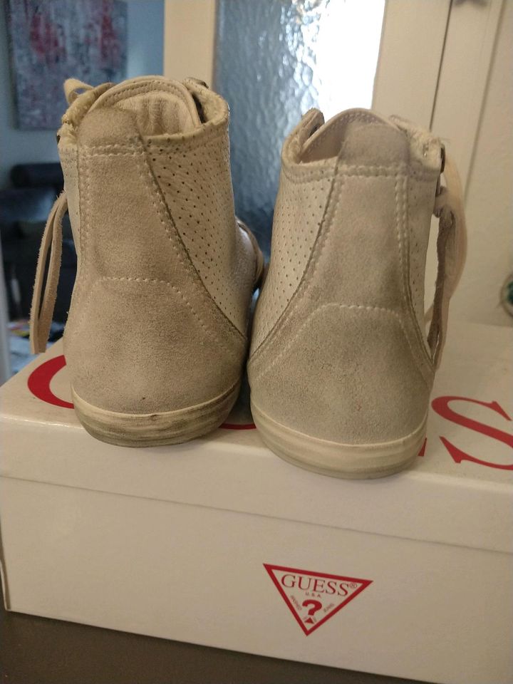 GUESS super schicke bequeme Sneaker Gr 41/42 Neu in Elsdorf