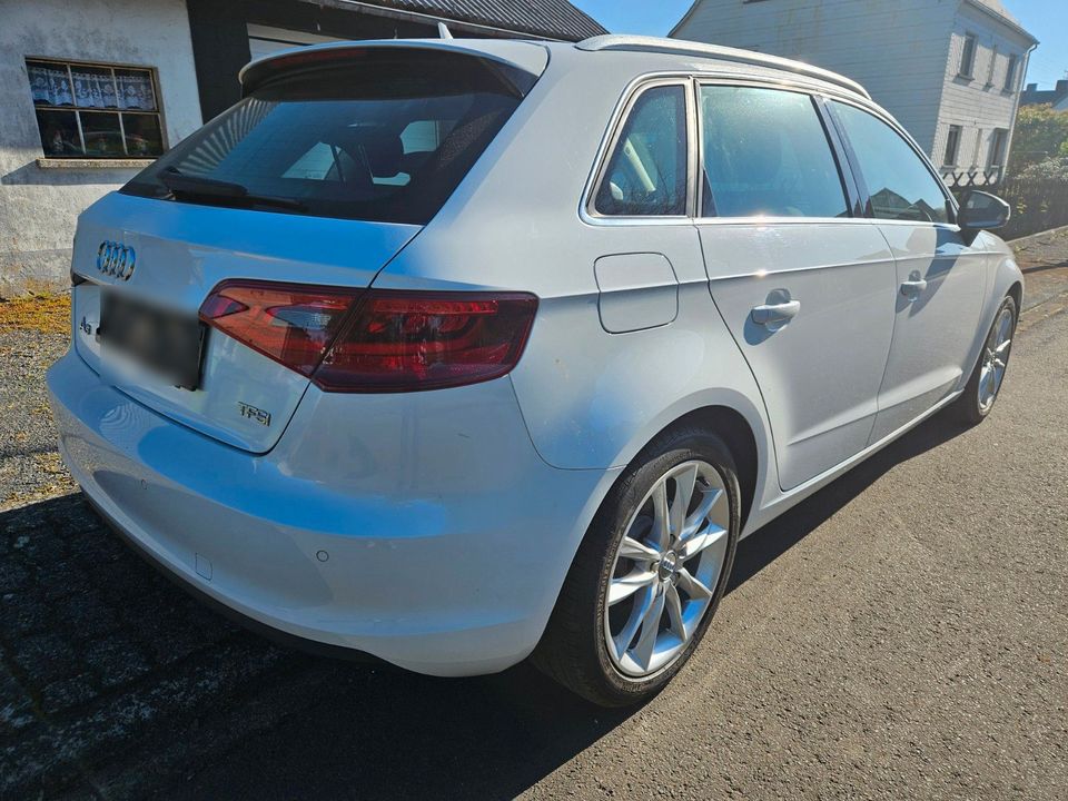 Audi A3 1.4 TFSI S tronic Ambition Sportback Ambition in Halbs
