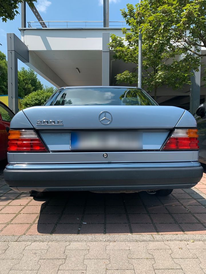 W124 H Kennzeichen E200 in Reutlingen