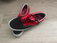 Vans Neu Gr. 44,5 schwarz rot skull Nordrhein-Westfalen - Lemgo Vorschau