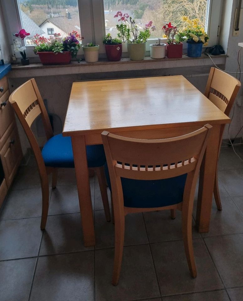 Esstisch mit Drei Stühlen Tisch in Idar-Oberstein