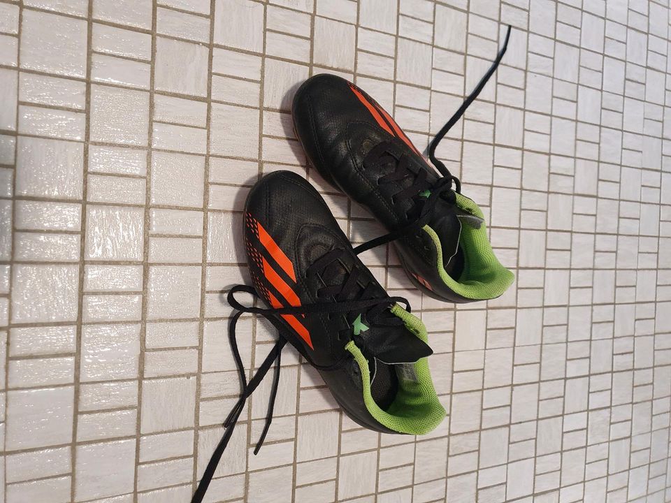 ADIDAS Fußballschuhe, Kickschuhe große 34 Fußball Schuhe in Emmendingen