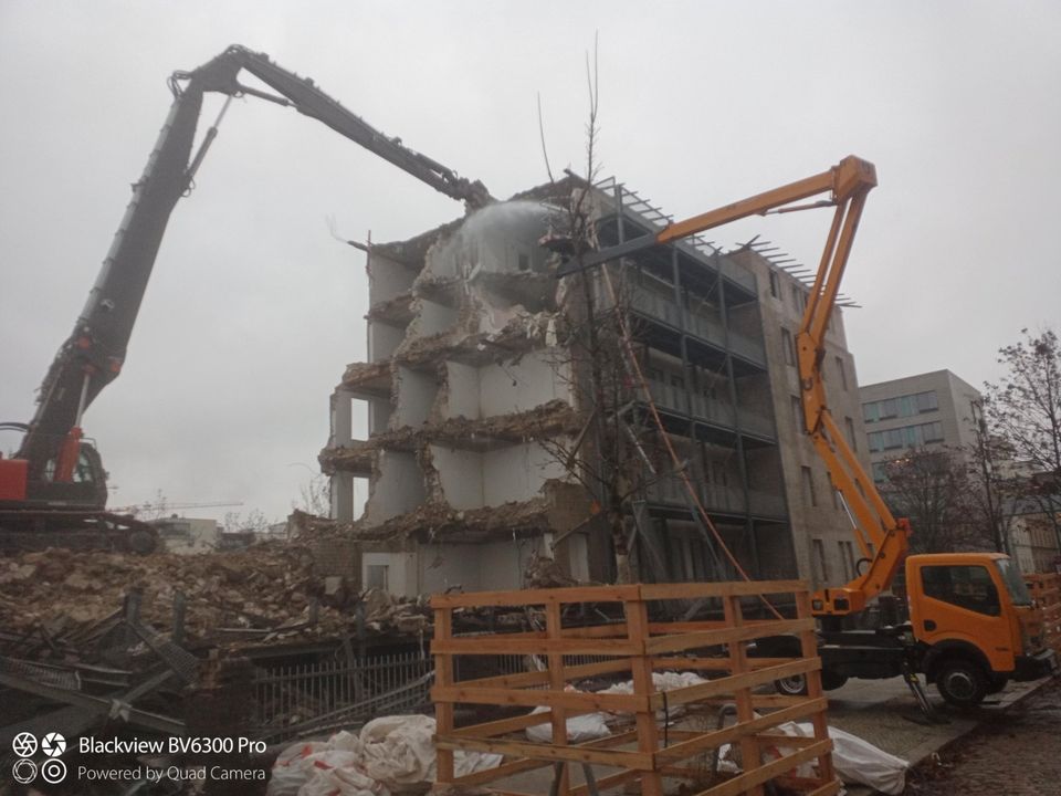 Maler arbeiten Hubsteiger Arbeitsbühne  mieten malerarbeiten in Berlin