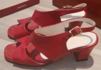 Luxor Leder Sandalen rot chic gut erhalten Gr. 37 Berlin - Charlottenburg Vorschau