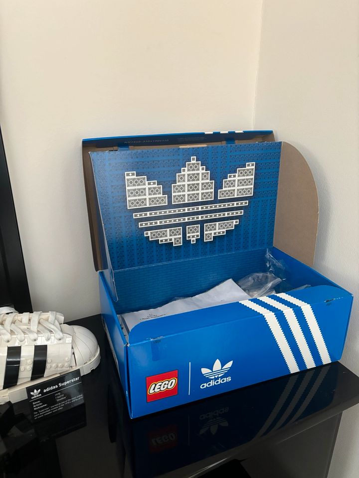 Lego Adidas Schuh in Berlin