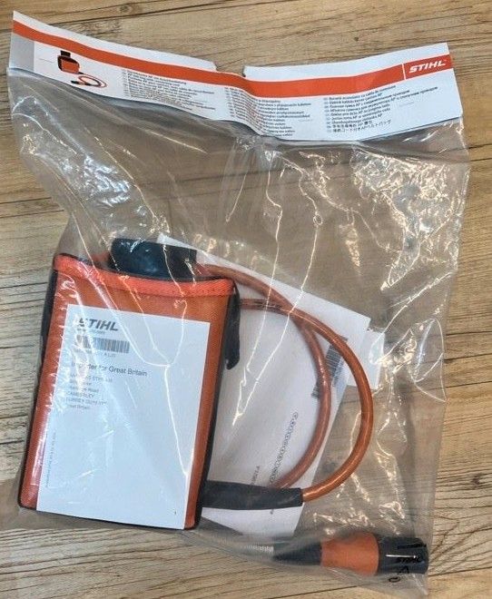 Stihl KombiMotor KMA 130 R mit Gürteltasche AP u Anschlussleitung in Geretsried