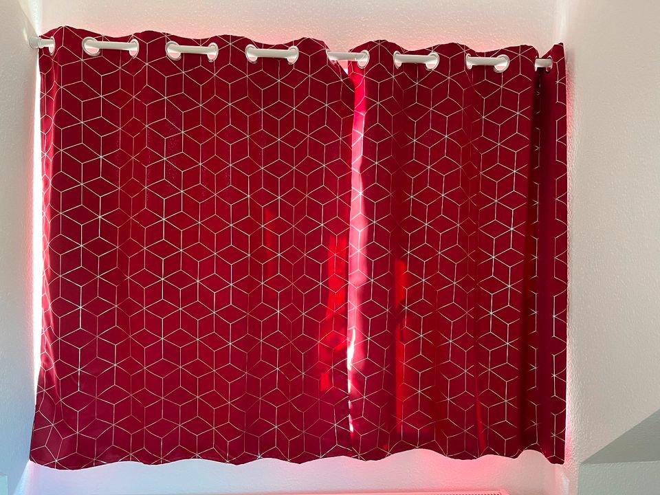Vorhang rot mit Ösen 138x117 cm( HxB) in Tautenhain b Geithain