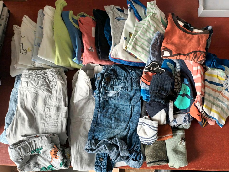 Kinderbekleidung Paket in Rivenich