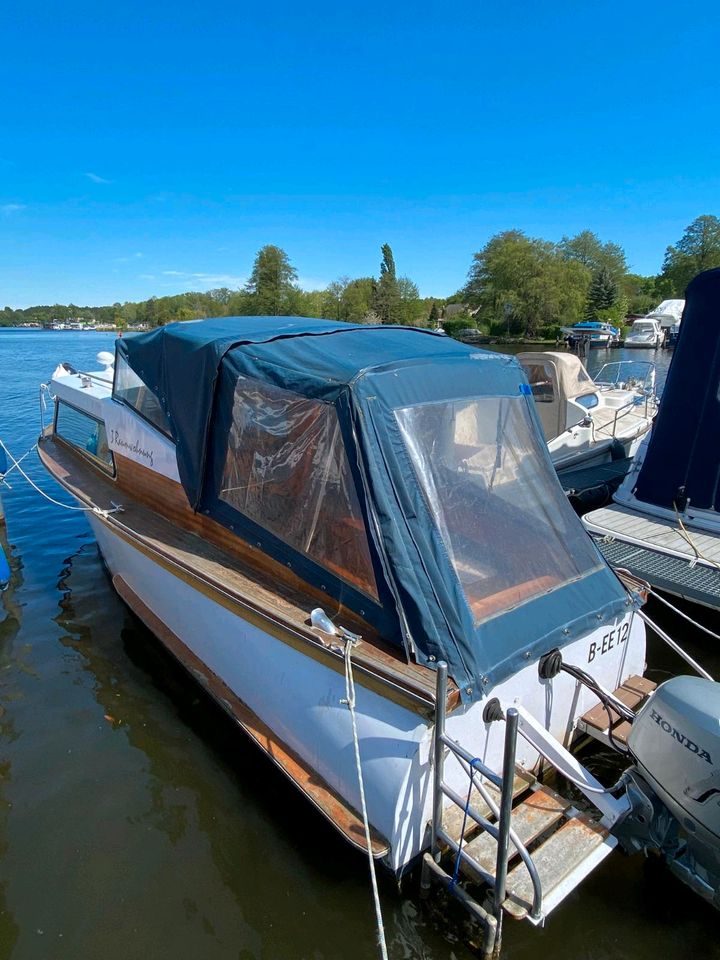 Kajütboot mit Liegeplatz in Zeuthen