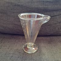Alter schwerer Messbecher Vintage Glas Pressglas (?) Meßzylinder Bayern - Oberkotzau Vorschau